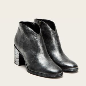 Frye Nora Black Metallic Silver Leather Ankle Boots 6.5 NEW Edgy Chic Moto Biker